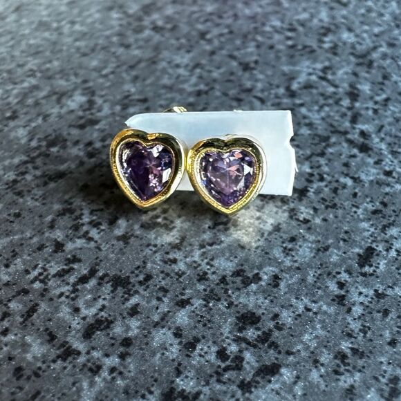 NEW 18K Yellow Gold Light Purple / Lavender Crystal CZ Heart Stud Earrings - Picture 7 of 8